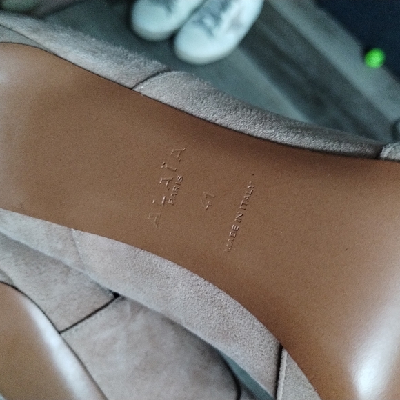 Alaia Elegant Suede Tan Women's Heeled Ankle Boots - Picture 15 of 16